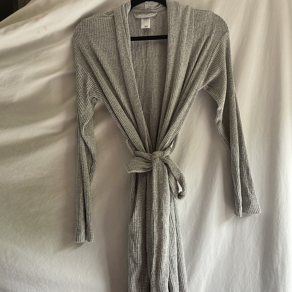 Ribbed lightweight robe